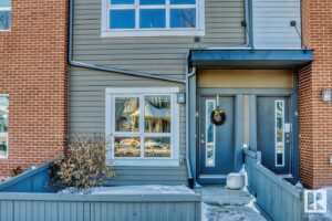 3 stroey townhouse in edmonton